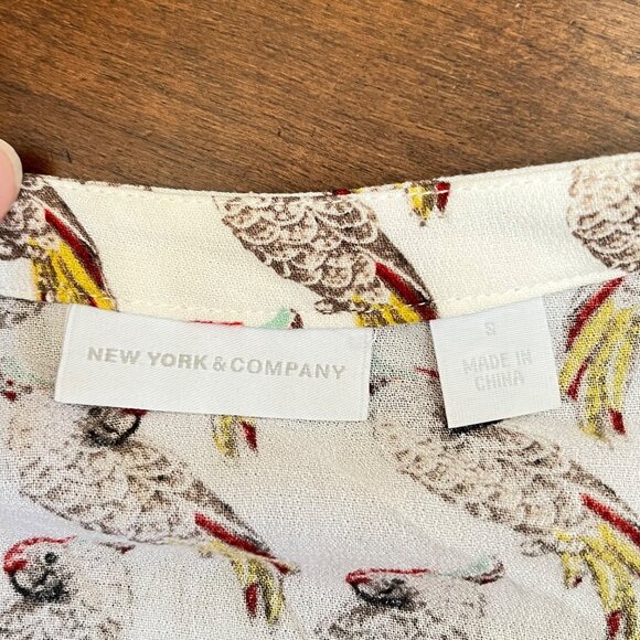 New York &‎ Company Womens Cockatoo Parrot Print Blouse Long Sleeve Peasant Sz S - Picture 8 of 10